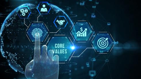 Digitale Hand berührt virtuelles Interface mit dem Begriff 'Core Values' und Symbolen für Führung, Zusammenarbeit, Effizienz, Wachstum und Zielorientierung – symbolisiert wertebasiertes Handeln