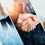 Collage mit Geschäftsanalyse, Teamarbeit, Handschlag, Zahnrädern und Puzzle-Elementen – symbolisiert strategisches Human Resource Management, Kooperation und gemeinsame Zielverfolgung