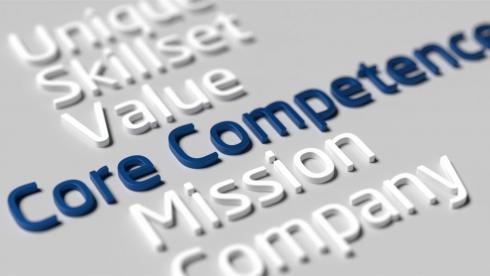 Hervorgehobene Begriffe wie Core Competence, Mission, Value und Skillset auf grauem Hintergrund – symbolisiert strategische Kompetenzmodelle und unternehmerische Kernfähigkeiten